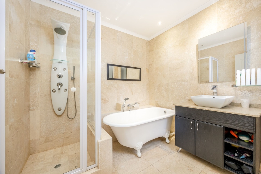 4 Bedroom Property for Sale in Tara Western Cape